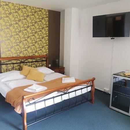 Hotel Diana Nové Mesto nad Váhom Exteriör bild