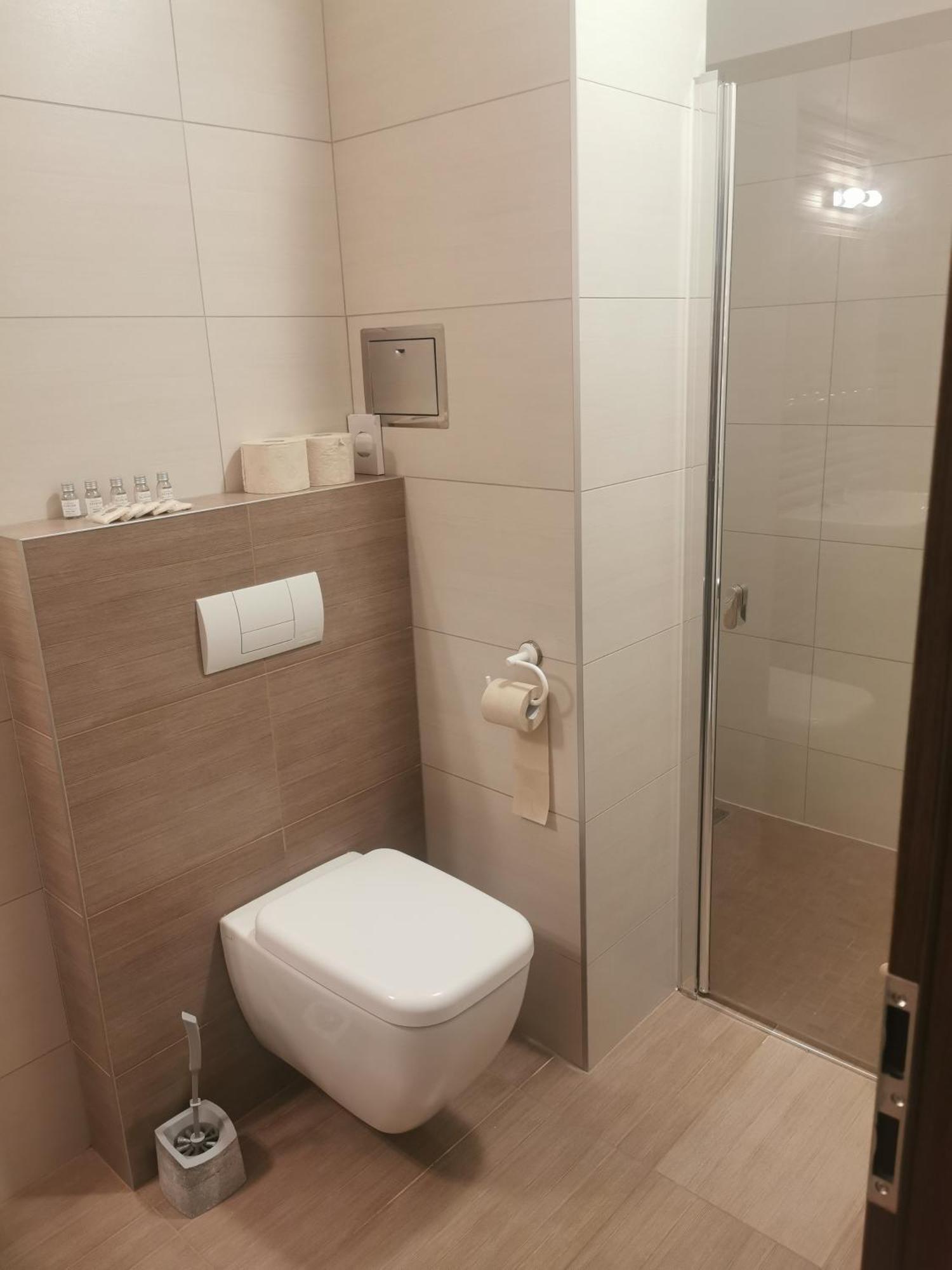 Hotel Diana Nové Mesto nad Váhom Exteriör bild