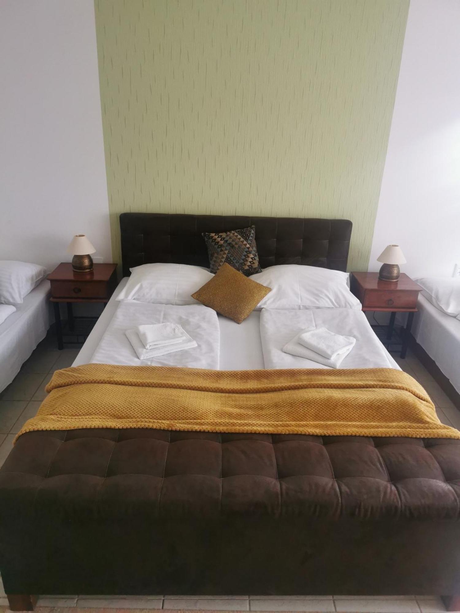 Hotel Diana Nové Mesto nad Váhom Exteriör bild