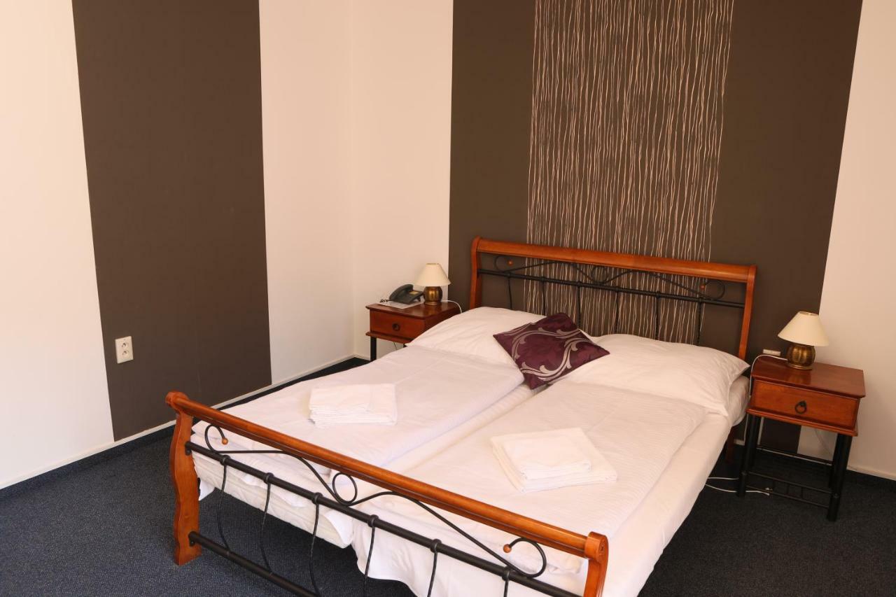 Hotel Diana Nové Mesto nad Váhom Exteriör bild